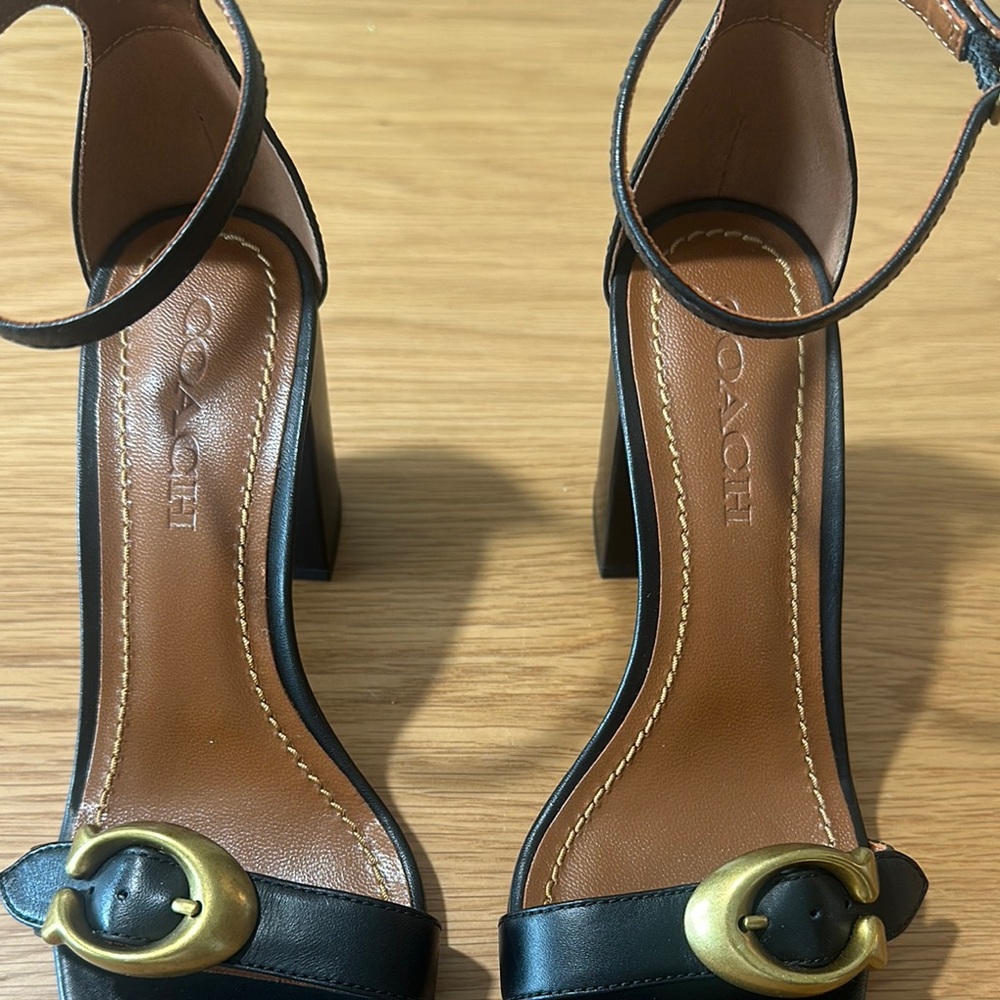 Coach Maya Sandal - Picture 3 of 12
